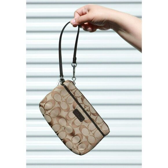 NWT Coach Signature LOGO Wristlet Pouch Bag - Picture 2 of 10